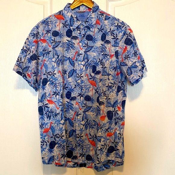 IZOD Saltwater Short Sleeve Shirt Button Up Relaxed Fit Blue Pink Flamingos - Picture 2 of 6